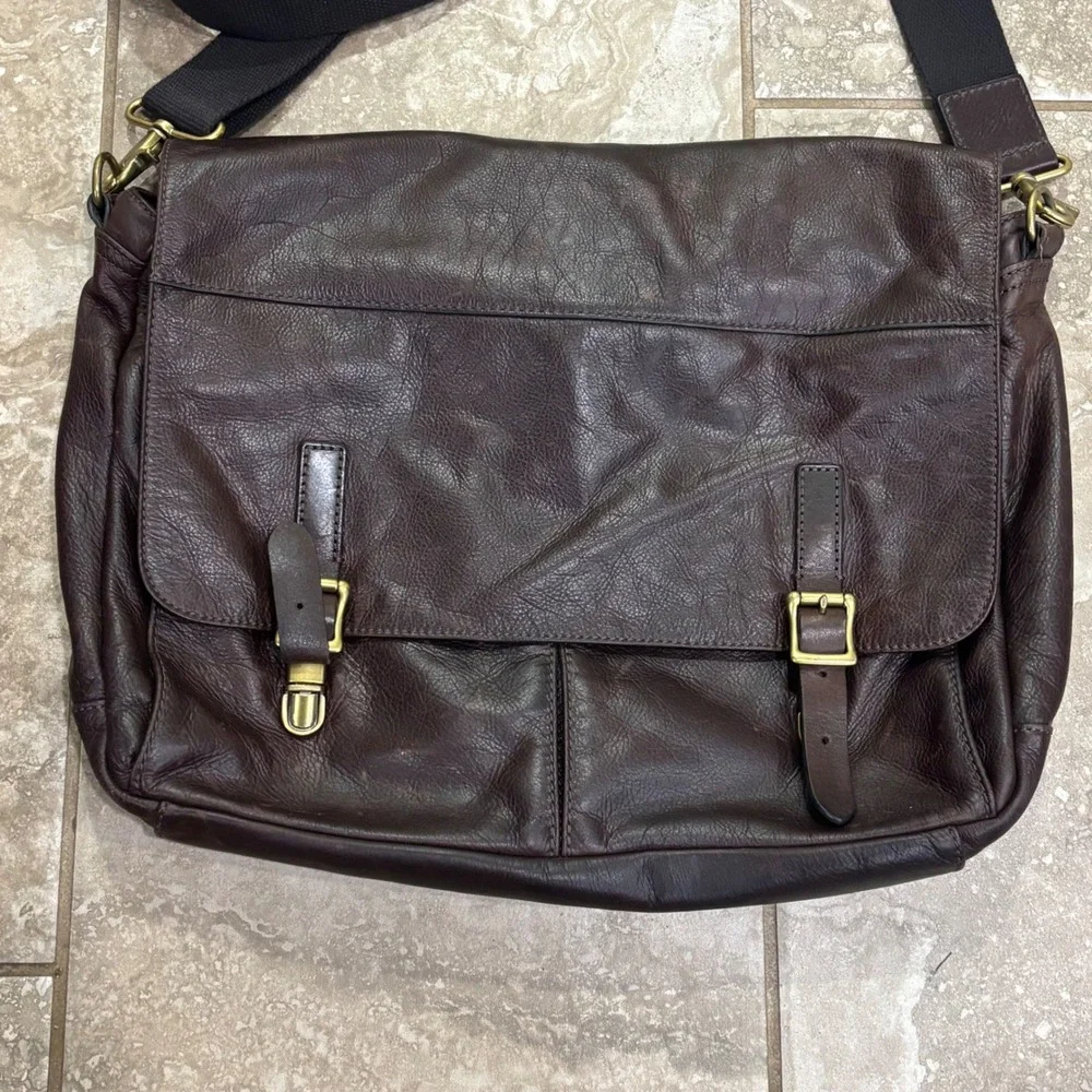 Fossil Defender Messenger Bag Dark Brown Leather Crossbody MBG9037